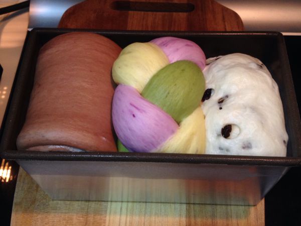 麵團發酵約九分滿，烤箱預熱上火170度，下火180度，烤30～35分鐘，烤15分時上火若以上色，可先蓋上鋁箔紙，烤至結束。