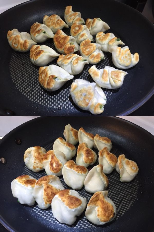 全數翻完面
再稍微煎至另一面呈現金黃色
再度翻回底面朝下。