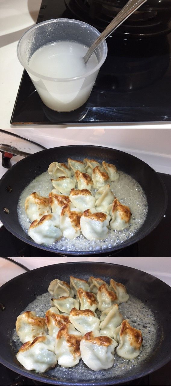 開蓋後將拌好的麵粉水加入，並持續開蓋至水分收乾即可。
（依各鍋子大小而定，只需要倒入薄薄一層即可 )