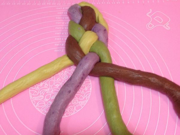 編成一半的樣子。