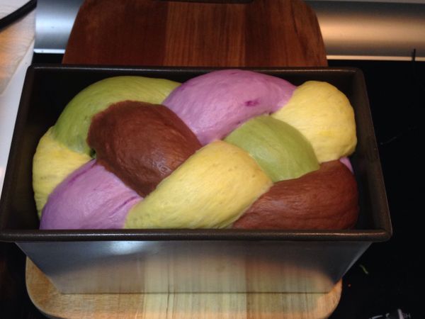 發酵完成後，烤箱預熱上火170度，下火180度，烤35分鐘。
烤10分鐘時，上火若以上色，先蓋上鋁箔紙，烤到結束。