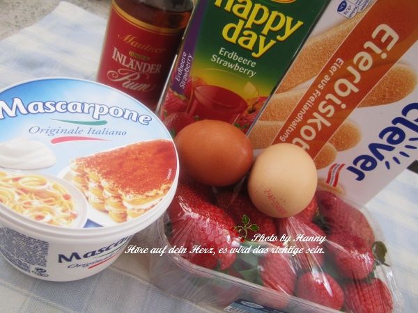 軟乳酪層:把500g義大利軟乳酪與2顆生的全蛋與3匙細砂糖,18g香草糖攪拌均勻.