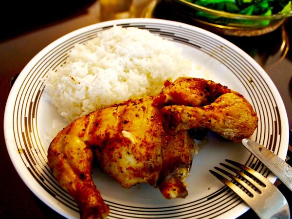 吃法 1. Roasted Chicken:
烤雞腿, 大腿, 雞翅 卸下 可以配白飯 or 馬鈴薯泥
請參考我的烤雞食譜 妳也可以烤出香嫩多汁的烤雞喔 :)  偷懶買現成的也可以