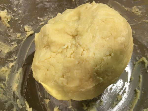 此塔皮可放冷藏5天，冷凍2個月。用18公分の模具，只需175gㄛ，其餘可用保鮮膜包起存放。