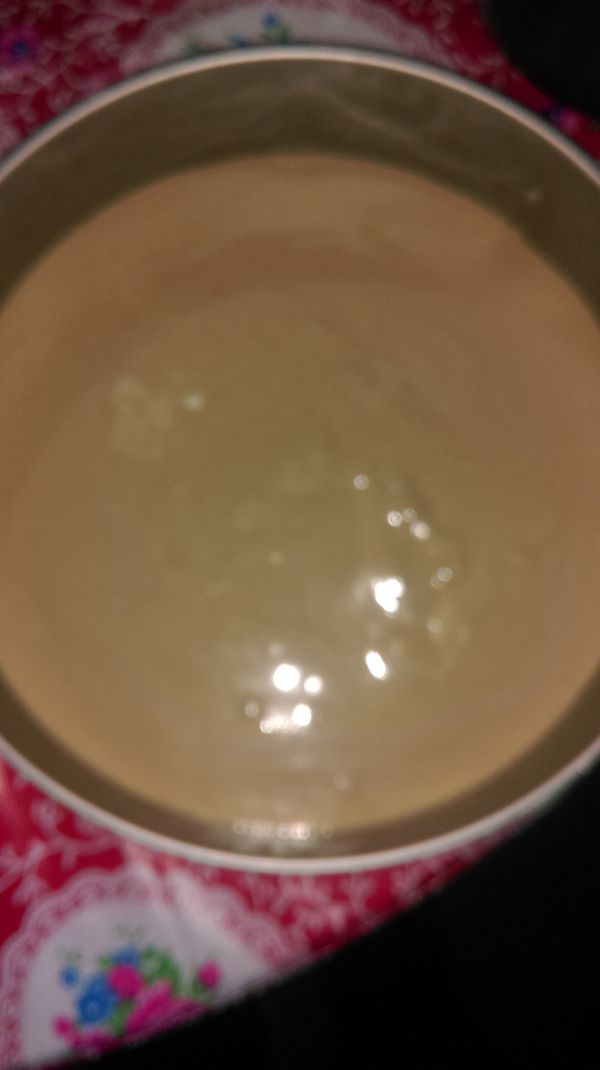 好了之後倒入烤模裡
放進烤箱170度烤45分鐘
出來後要馬上倒扣  放涼