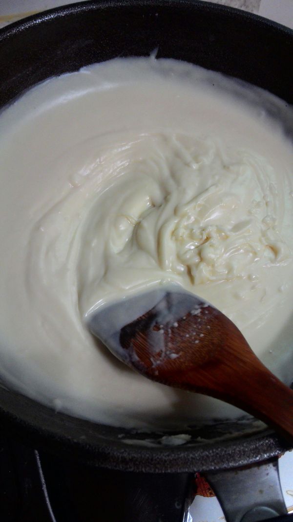 慢慢會成濃稠狀即可熄火。(煮越久會濃稠喔！)