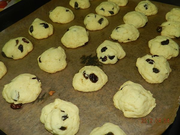 剛出爐的葡萄乾司康