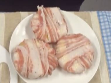 中間3塊蘋果都包起來。