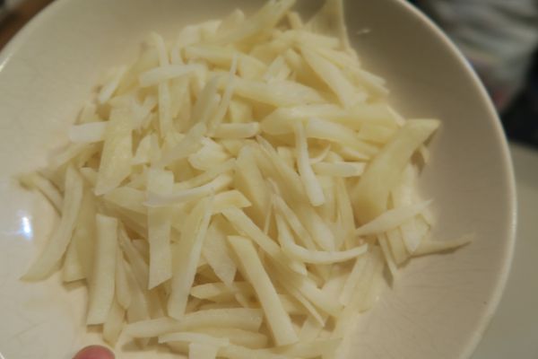 馬鈴薯切絲蒸熟