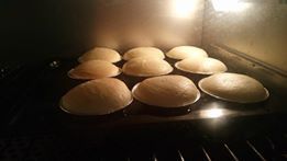 繼續送入烤箱，以160度烤10分鐘，再用120度烤25分就完成囉！