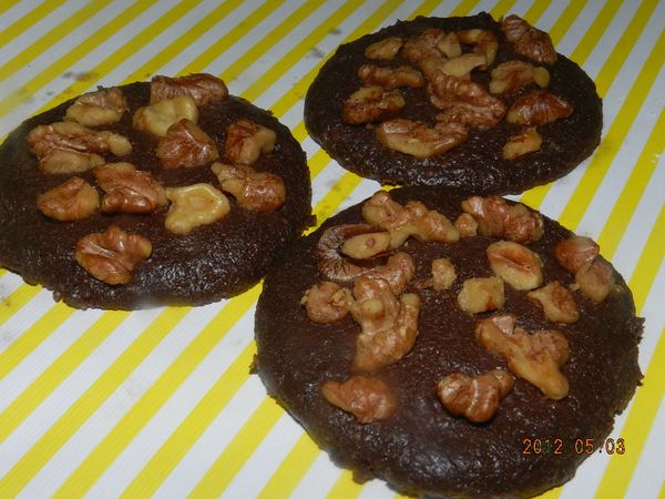 烤好的餅乾不要急著拿出來，放個三分鐘後再取出到放涼架上放涼，餅乾才會酥脆