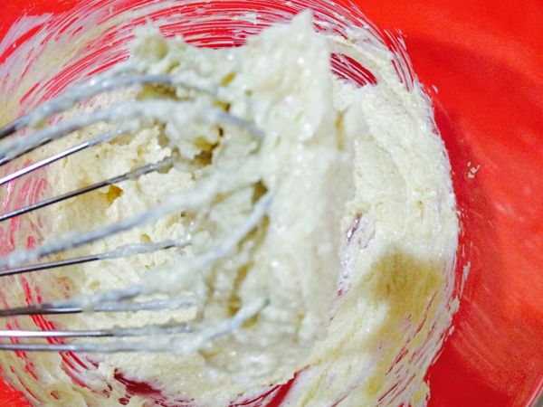 加入糖打勻成角狀