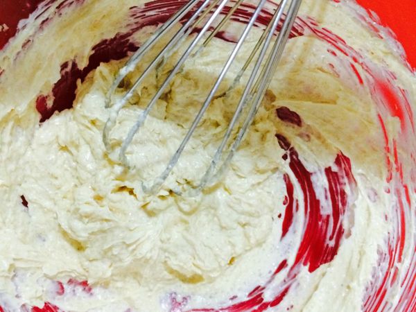 再加慢慢加入蛋液打均