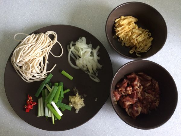 先備好料，炒麵就會很快。