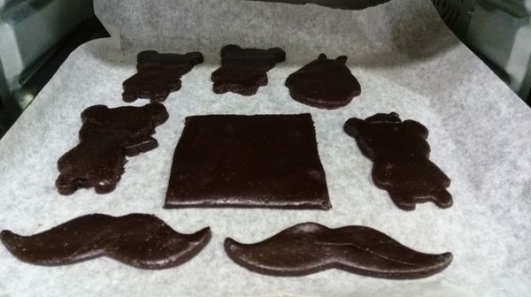 烤箱預熱190℃麵糰取出後壓模 放入烤箱180℃烤15分鐘(依麵糰厚薄度加減時間)
烤好後放涼