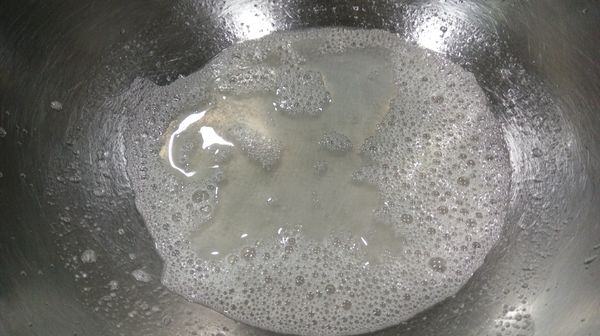 糖霜製作:
蛋白粉+溫水混勻 也可用新鮮蛋白