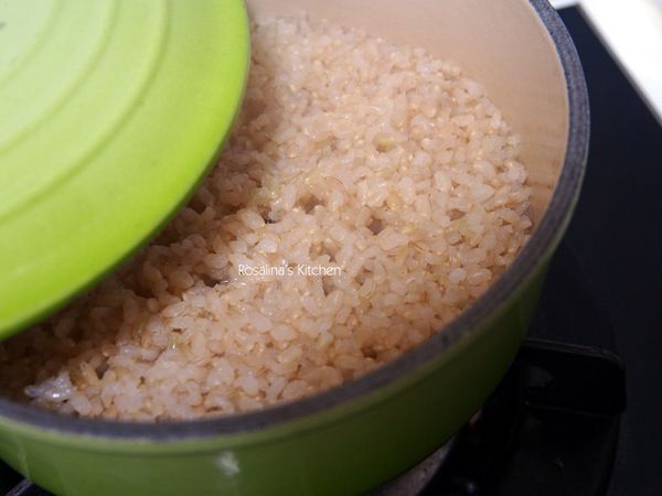 8.煮到鍋子裡的水都已經乾的狀態，就行了。蓋緊鍋蓋，悶20分鐘即可享用。