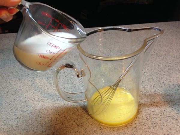 加入油和牛奶。