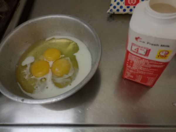 再加入牛奶攪拌均勻
可讓味道更濃