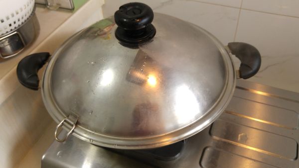蓋上蓋 煮 5 分鐘
熄火焗 5 分鐘