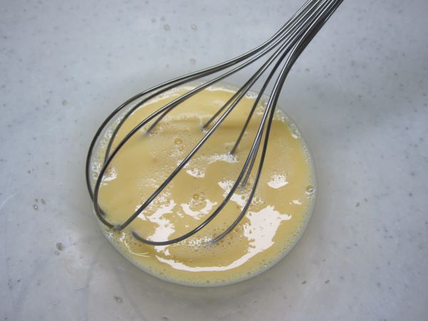 使用打蛋棒均勻的攪勻