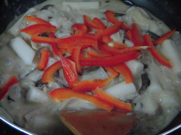 最後放入紅甜椒增加口感~