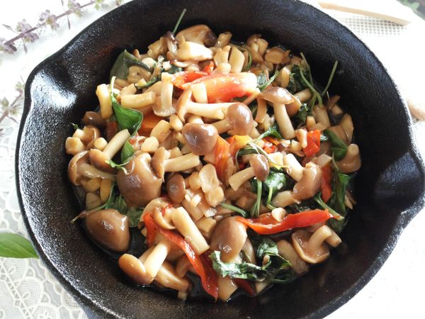 很下飯的泰式打拋菇菇菇完成~