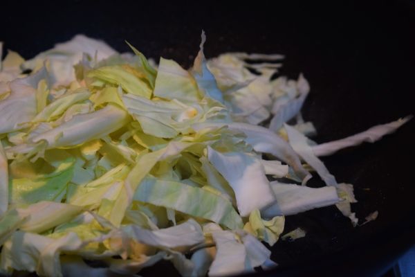 加入高麗菜快炒