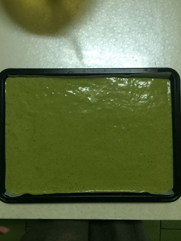 就可以放人「長方形淺層」烤模中拉～*記得要放上烘培紙或是先用奶油擦拭烤模邊緣。

預熱180度 20min