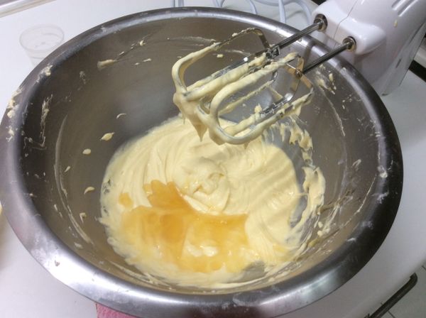 加入喜歡的果醬，用電動打蛋器，攪拌均勻即可。