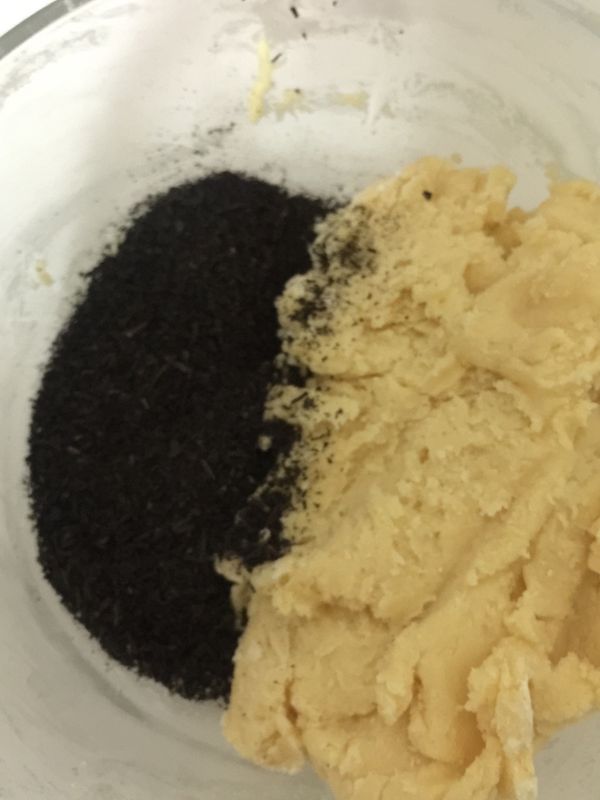 ⭐️紅茶葉先用果汁機打成細小碎狀
❤️再拌入麵糰中