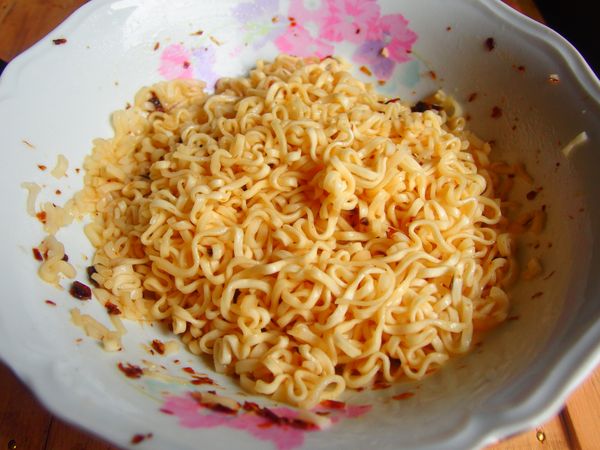 將水倒掉加入精燉肉燥和調味料~