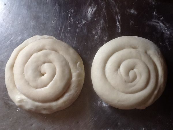 10.再放置醒麵30分鐘(可用濕潤毛巾蓋上或放入塑膠袋(保鮮膜)中。