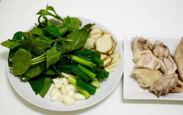 備料：
薑切片，蔥切段。