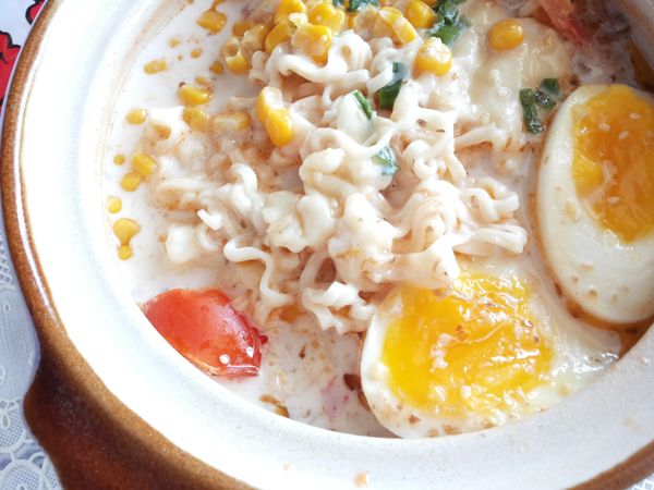 像似濃郁豚骨湯頭搭配裹上起司麵條…好讚啦！