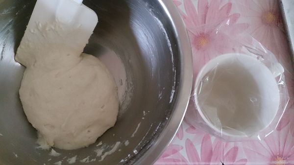 拌勻即可將麵糊倒入擠花袋中。