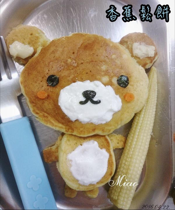 用不沾鍋不加油、開最小火，麵糊不攪拌直接拿湯匙挖一匙倒入（手持高度約7-10公分），煎至表面冒泡即可翻面、蓋鍋蓋小火悶熟即可上桌