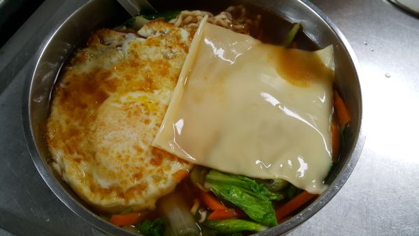 另一種吃法:可,可加入一片起士片,別有一番風味喔!!