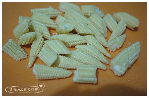 蔬菜洗淨後切成易入口的大小。