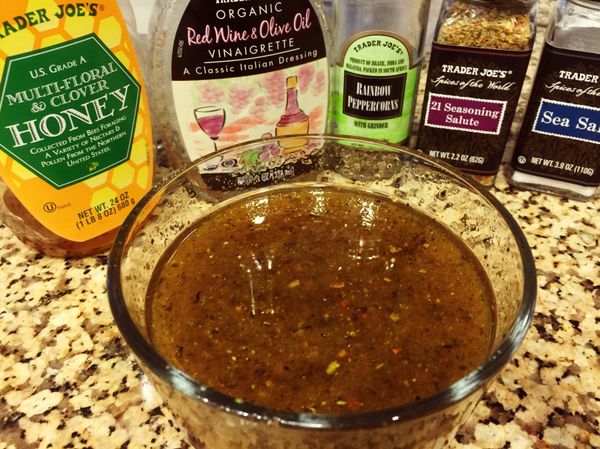 調製醬料：蘑菇以外的食材全部攪拌均勻後備用。