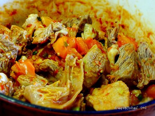 吃麵的時候、再加入清水或是高湯稀釋成好入口的湯水
這樣牛肉容易入味、可以當作主菜或麵湯，一菜兩吃。