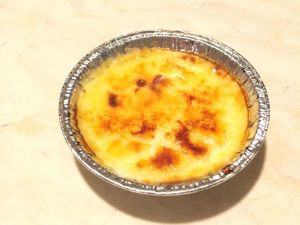 拿噴槍均勻火烤即可！烤完容器還會燙燙的要小心拿取呦