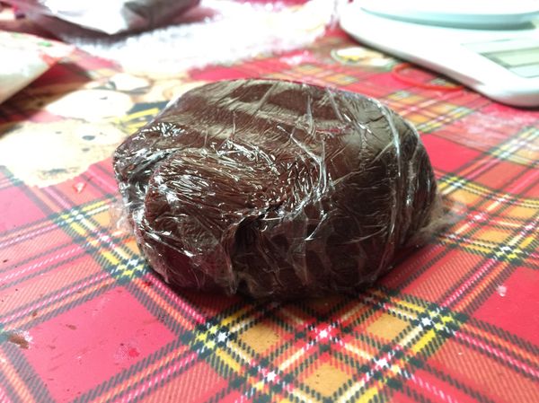 將麵糰包上保鮮膜
放置冰箱20分鐘