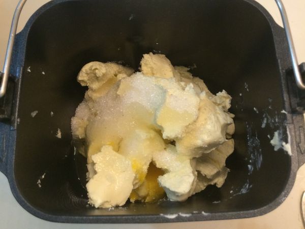 將食材A倒入內鍋，用烏龍麵模式攪打15分鐘