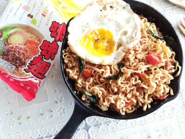 香噴噴一鍋到底-小蕃茄鐵板炒麵完成~