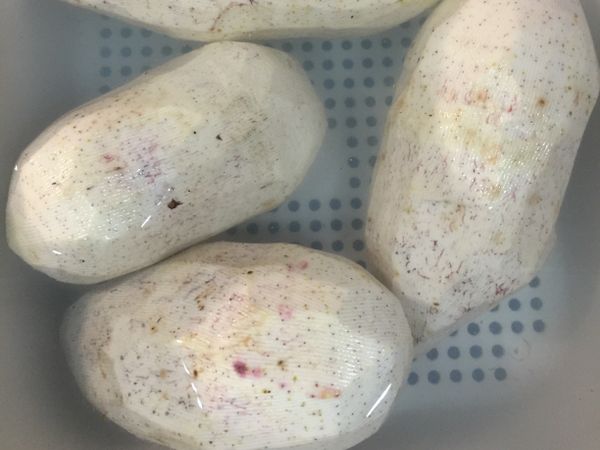 將芋頭清洗乾淨