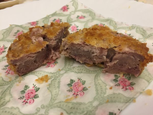 把油用紙巾吸乾後就可以吃到又酥又脆的芋香餅嘍：）