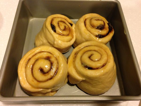 發酵完在表面上刷上一層全蛋液。

烤箱預熱180度烤12～16分鐘（視麵團大小增減），烤至表面金黃即可