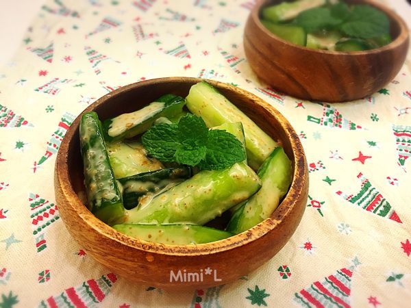 上桌時再淋上香濃的胡麻醬就更提味嘍：）