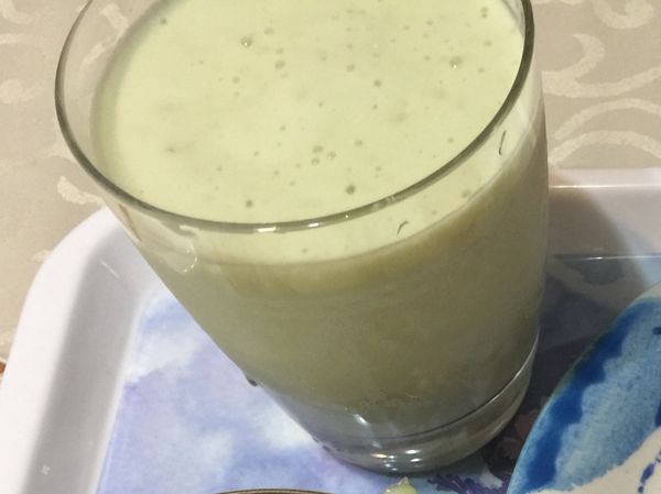 全部放入果菜汁機打均勻即可